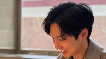 [포커스 인터뷰] 브랜드의 본질을 설계하고 가치를 연결하는 디자이너, 정 윤- AI·공공·사회공헌의 경계에서 ‘디자이너의 책임’을 말하다