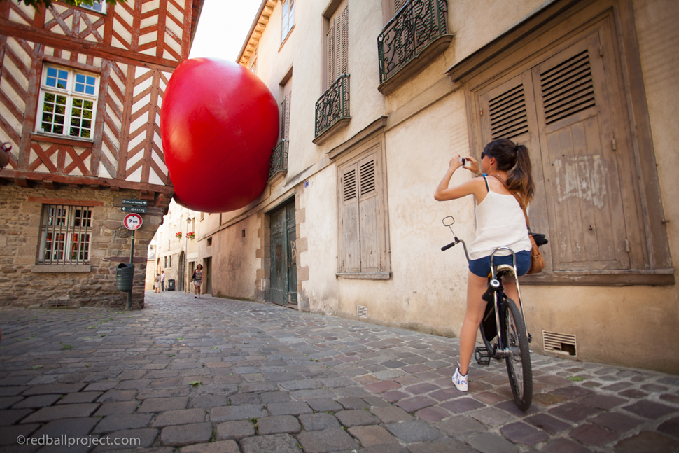 RedBall Rennes – Rue des Dames, 2014  ⓒredballproject.com