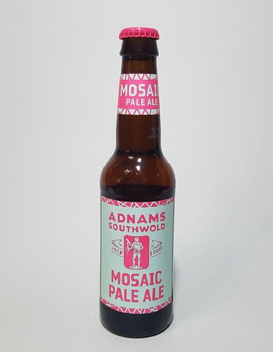 애드남스 모자익 페일에일(ADNAMS MOSAIC PALE ALE). 영국 맥주로 두 가지 상반되는 색상의 조합으로 라벨이 디자인 되어 있다. 