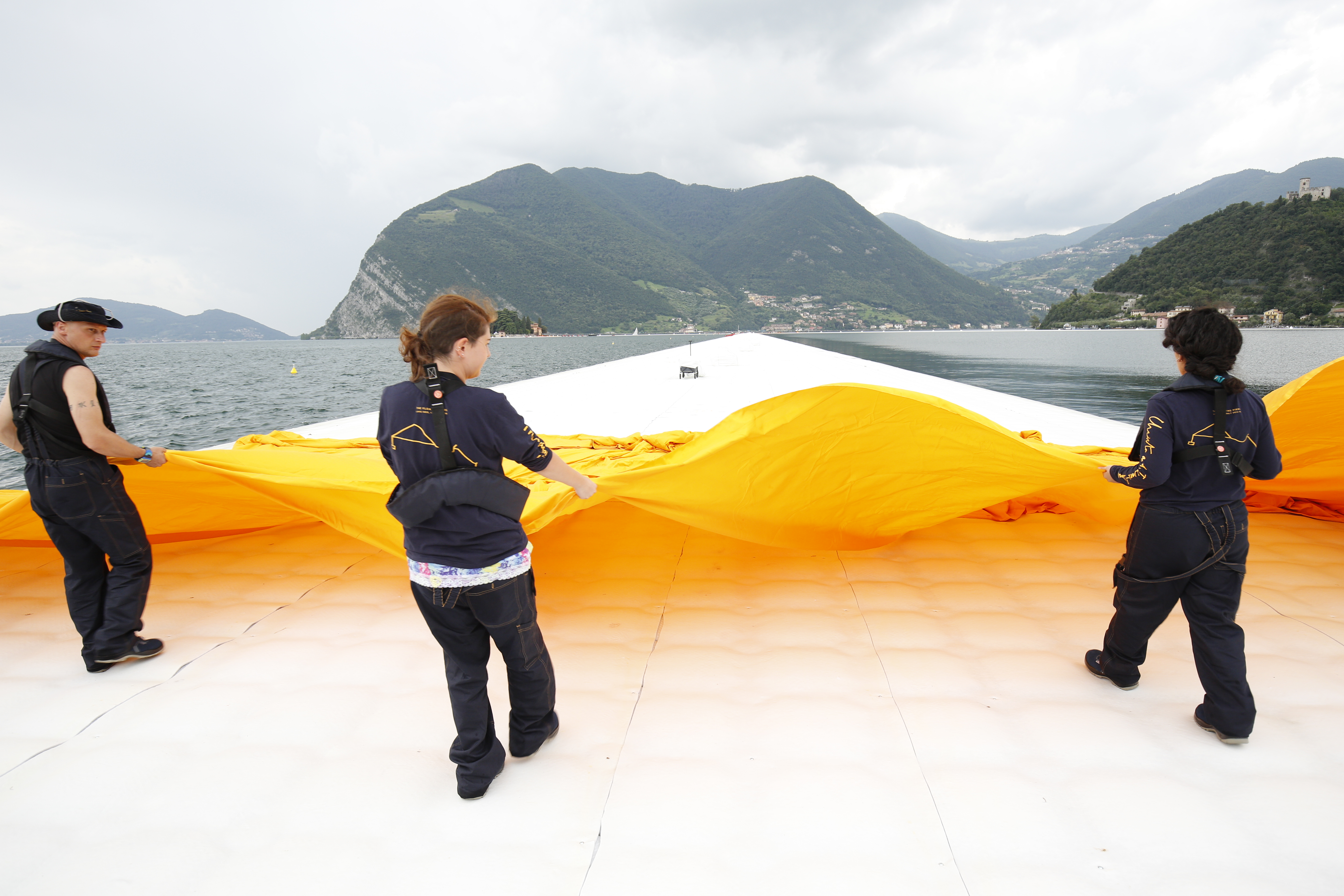 The floating Piers © 2016 Christo (Photo by Wolfgang Volz)