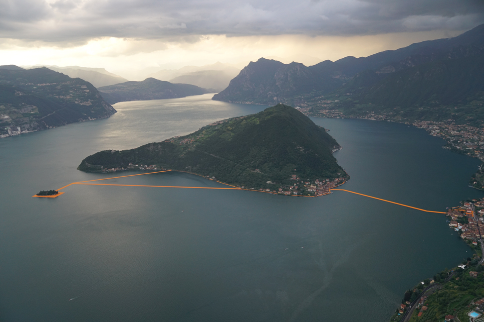 The floating Piers © 2016 Christo (Photo by Wolfgang Volz)